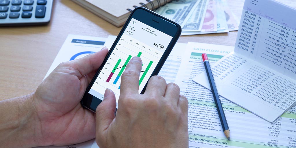 Bank savings deposit and cash flow management mobile software app.